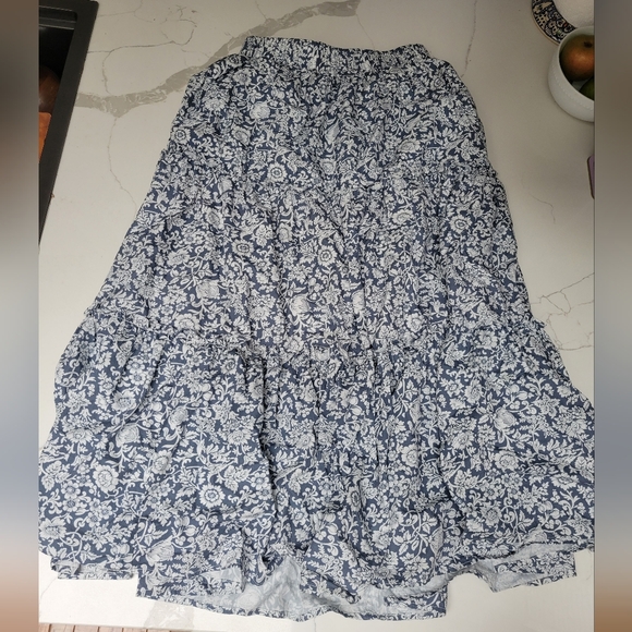 Few Moda two piece set - Picture 3 of 3